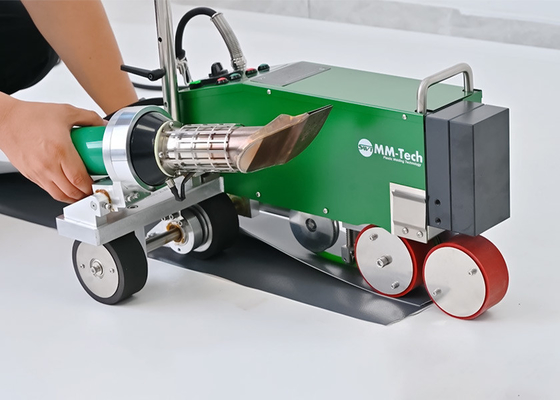 Μηχανή συγκόλλησης θερμού αέρα TPO Polymer 4200W Δύναμη θερμού αέρα 40mm Σφουγγαρίστρα συγκόλλησης
