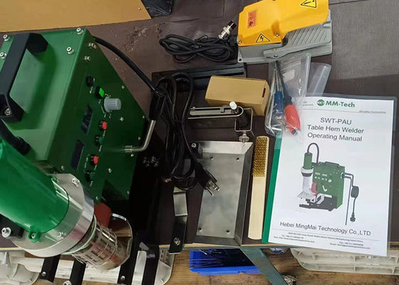 Αδιάβροχη κουλουριασμένη υλική 2.3kw μηχανή συγκόλλησης επιτραπέζιων σημείων υλικού κατασκευής σκεπής για την πισίνα